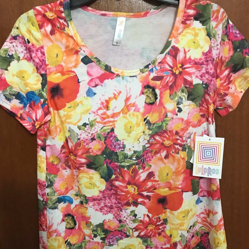 NWT Lularoe Classic T - Floral - Size Small